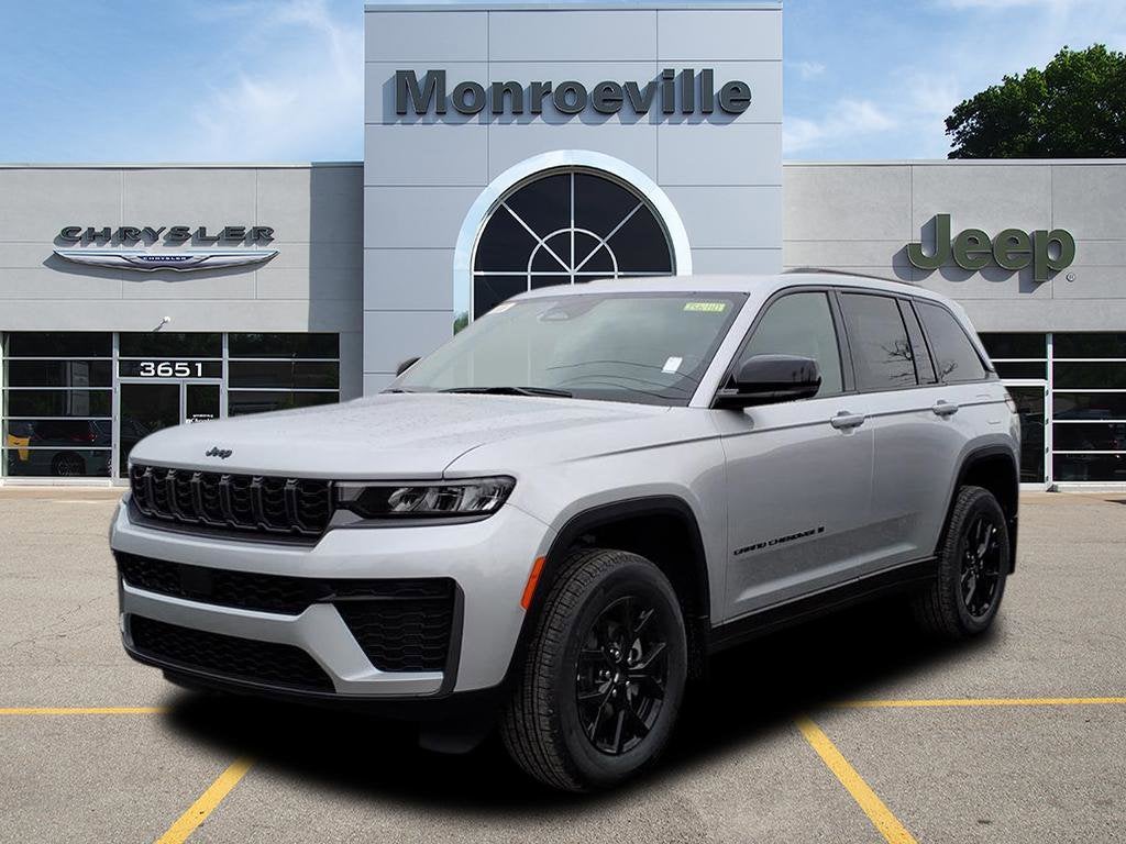 2026 Jeep Grand Cherokee Laredo Altitude