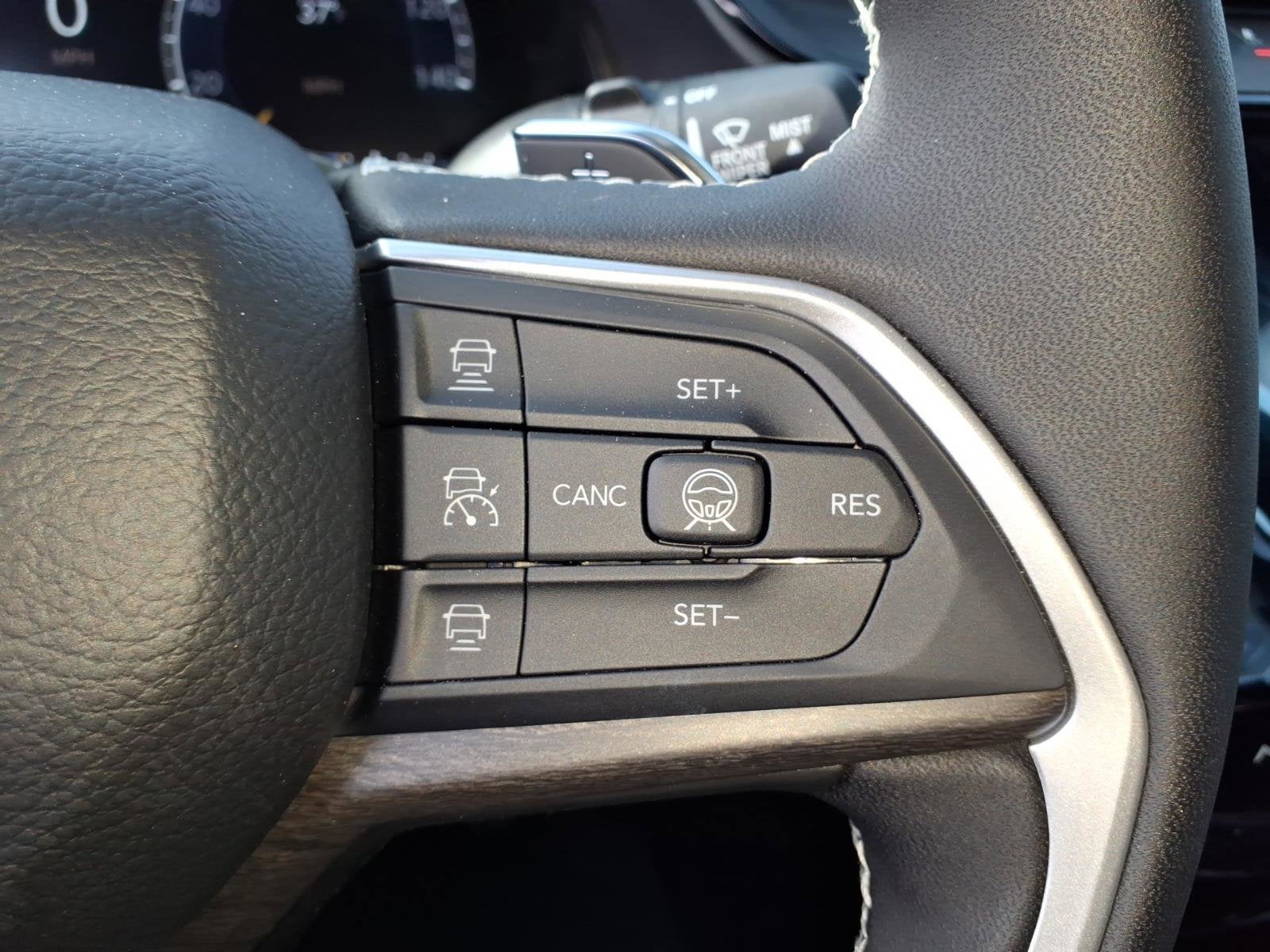 2026 Jeep Grand Cherokee Laredo Altitude