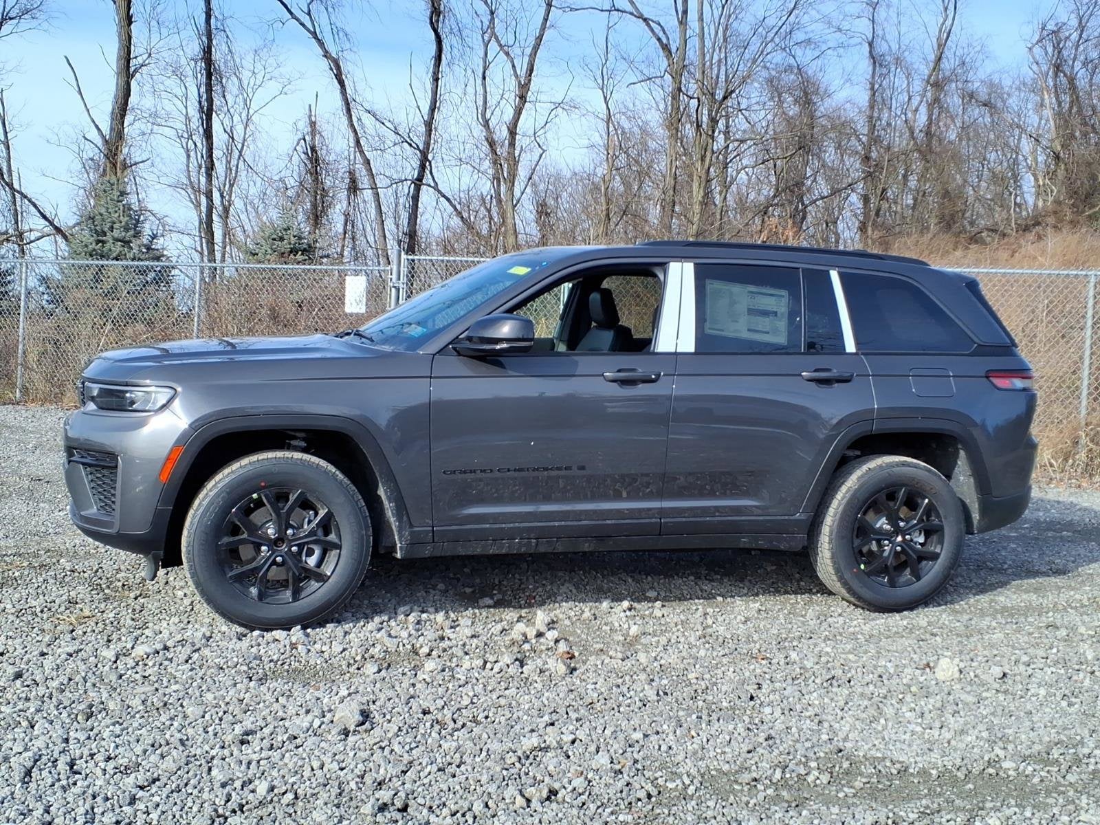 2026 Jeep Grand Cherokee Laredo Altitude