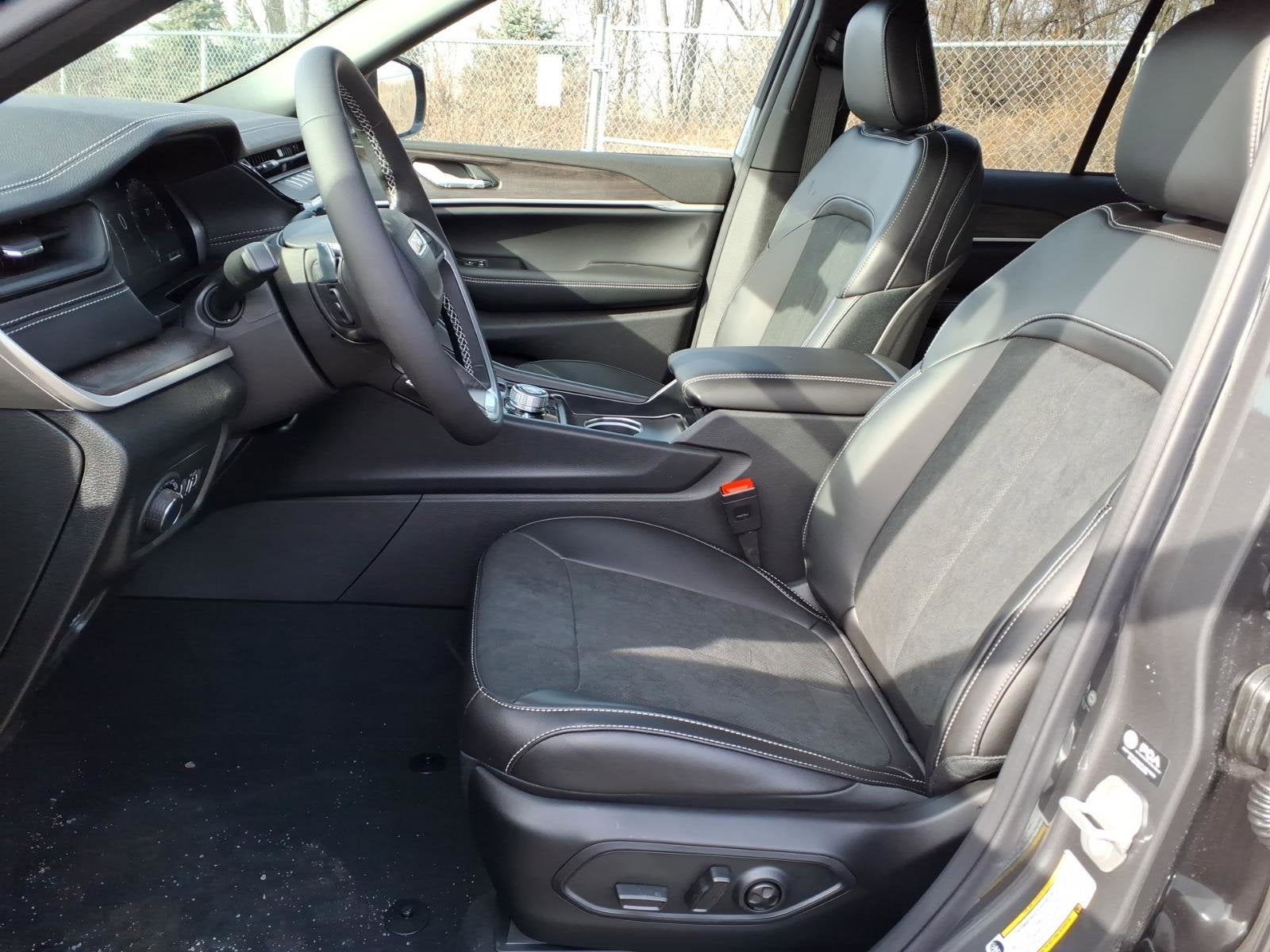 2026 Jeep Grand Cherokee Laredo Altitude