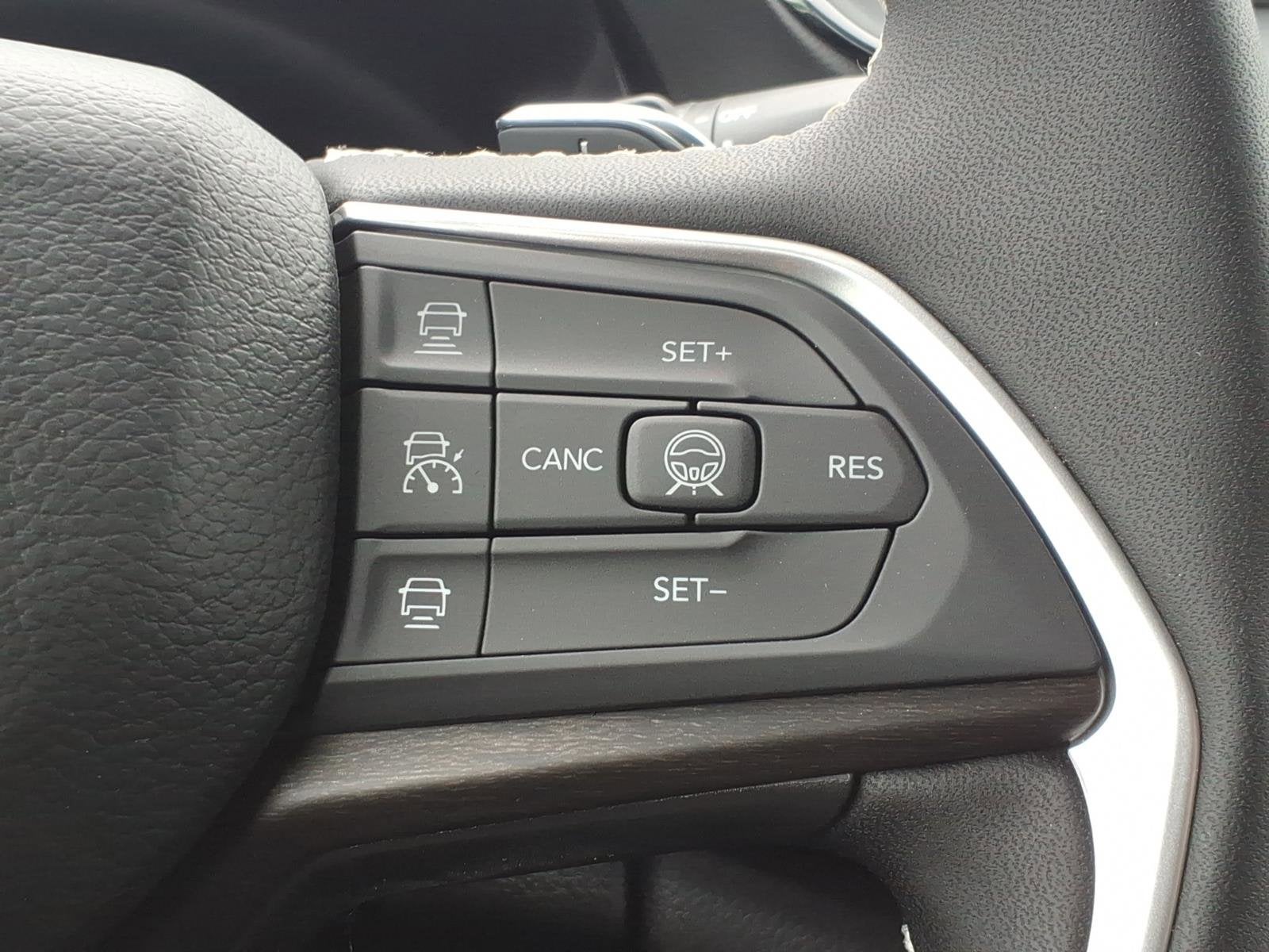 2026 Jeep Grand Cherokee Laredo Altitude