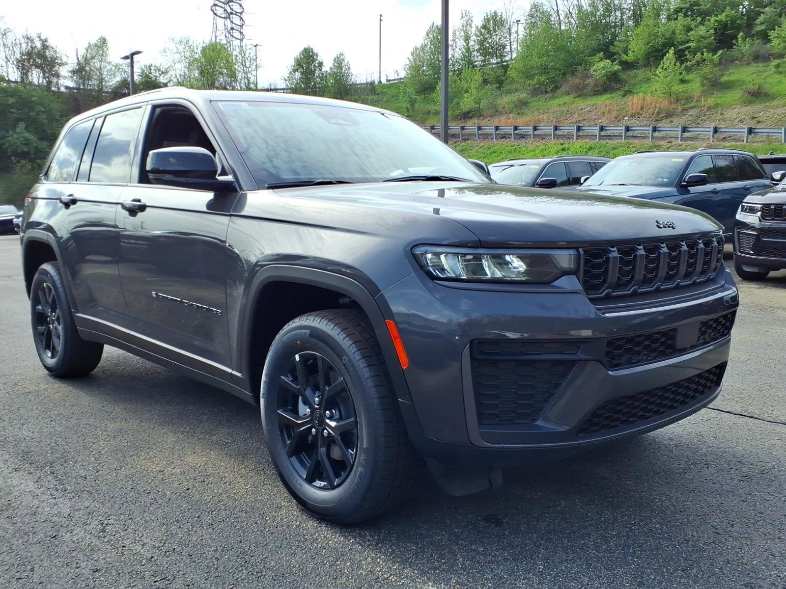 2026 Jeep Grand Cherokee Laredo Altitude