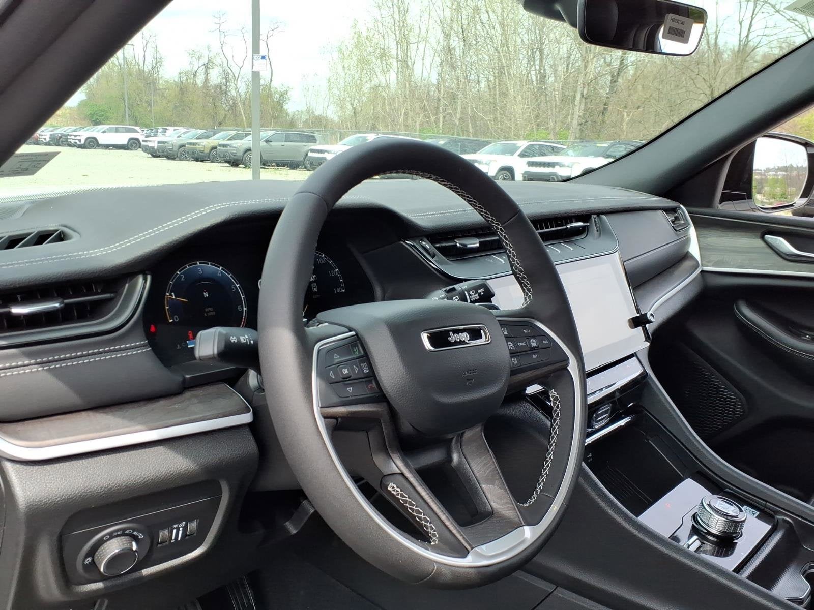 2026 Jeep Grand Cherokee Laredo Altitude