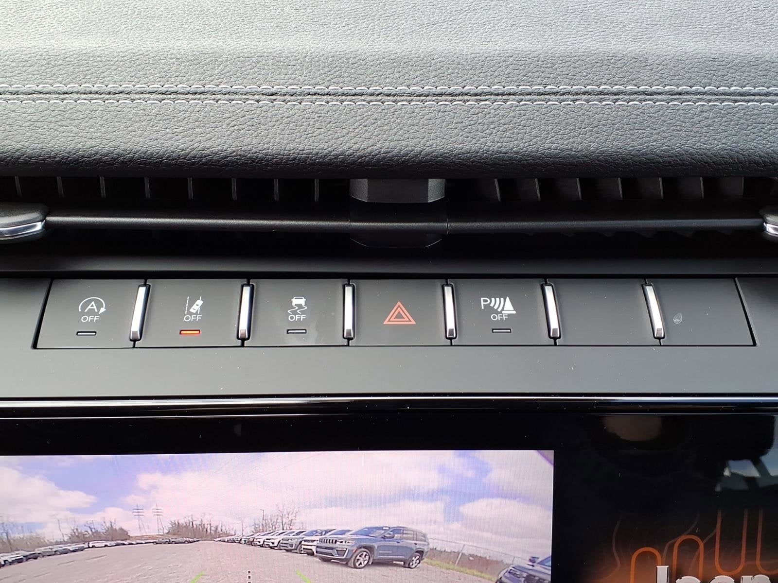 2026 Jeep Grand Cherokee Laredo Altitude