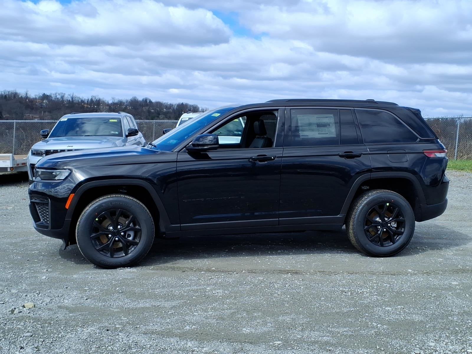 2026 Jeep Grand Cherokee Laredo Altitude