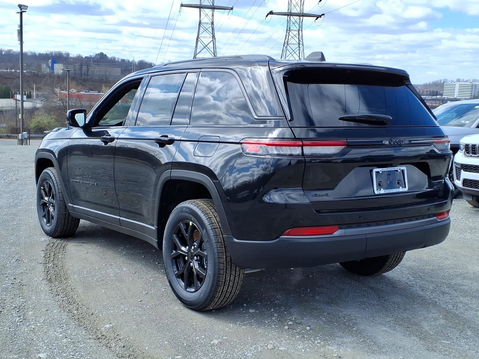 2026 Jeep Grand Cherokee Laredo Altitude