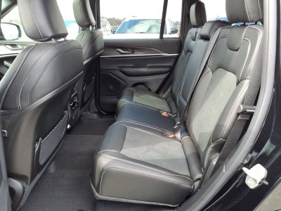 2026 Jeep Grand Cherokee Laredo Altitude