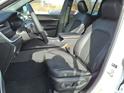 2026 Jeep Grand Cherokee Laredo Altitude