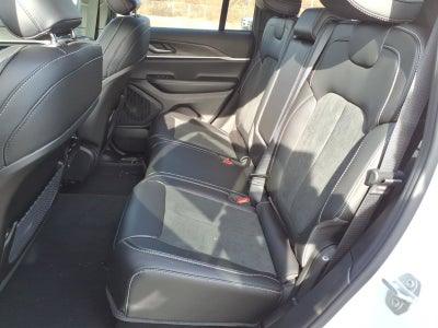 2026 Jeep Grand Cherokee Laredo Altitude