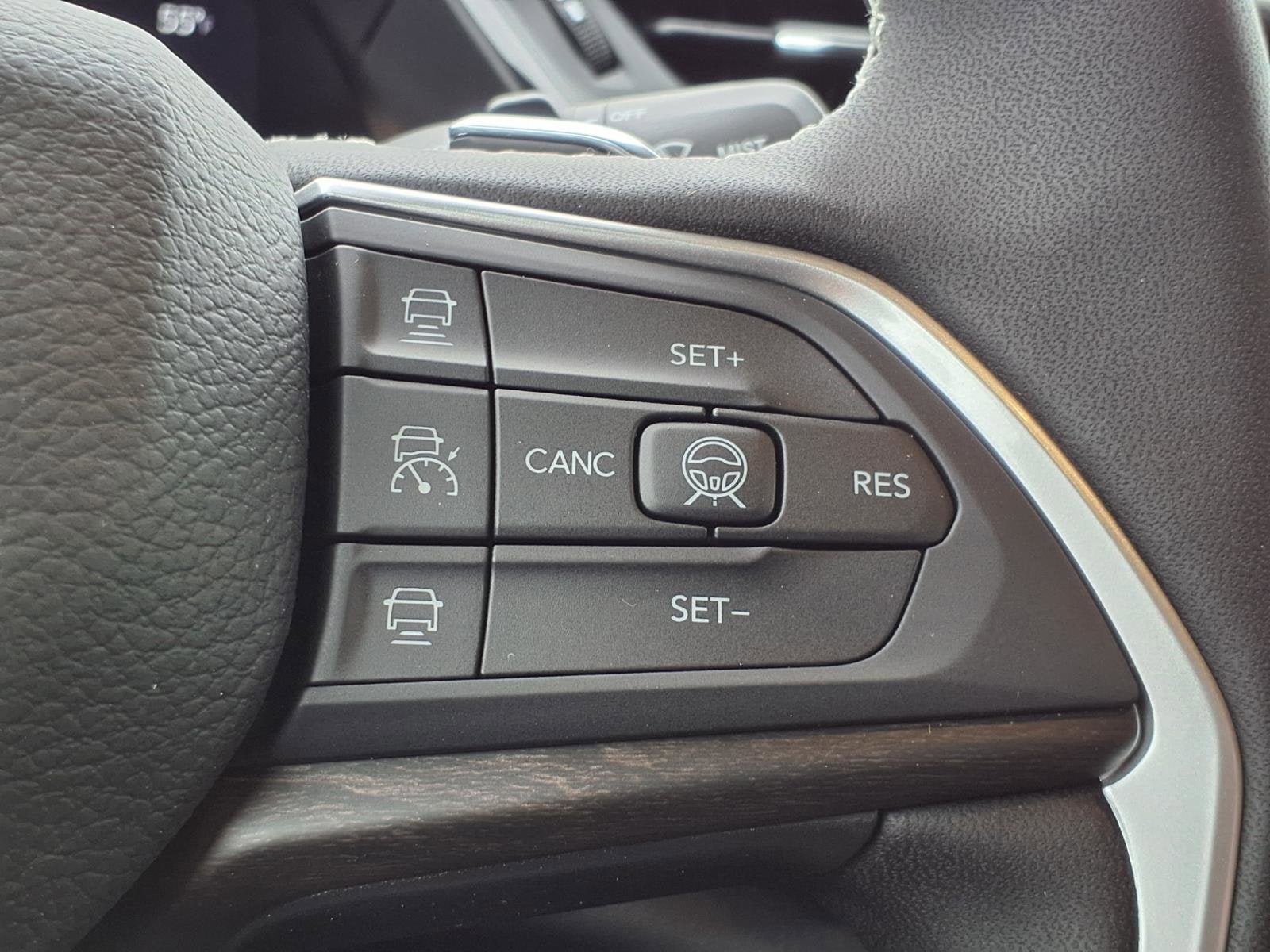 2026 Jeep Grand Cherokee Laredo Altitude