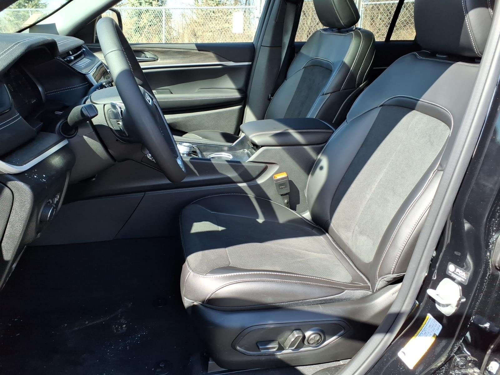 2026 Jeep Grand Cherokee Laredo Altitude