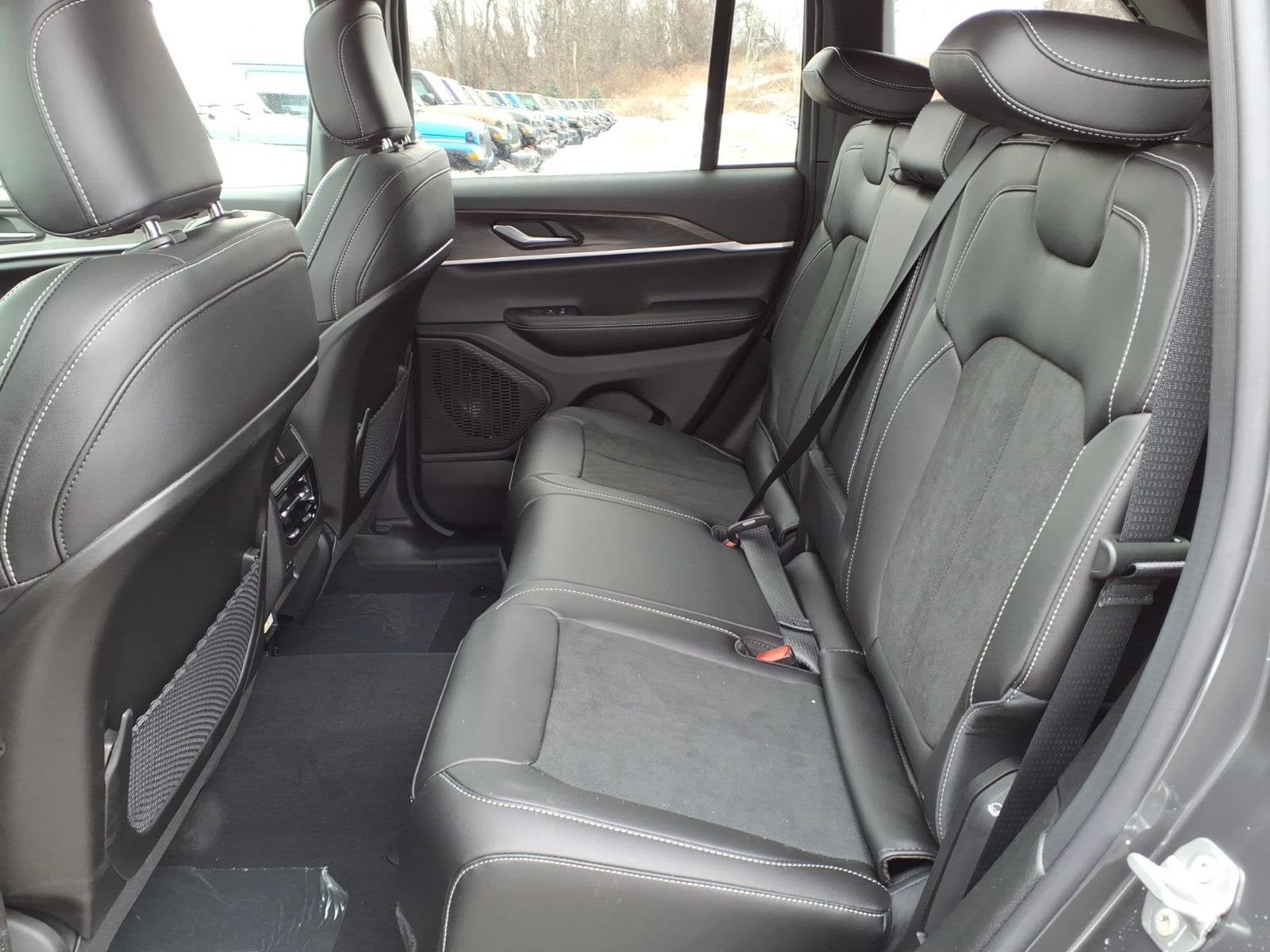 2026 Jeep Grand Cherokee Laredo Altitude