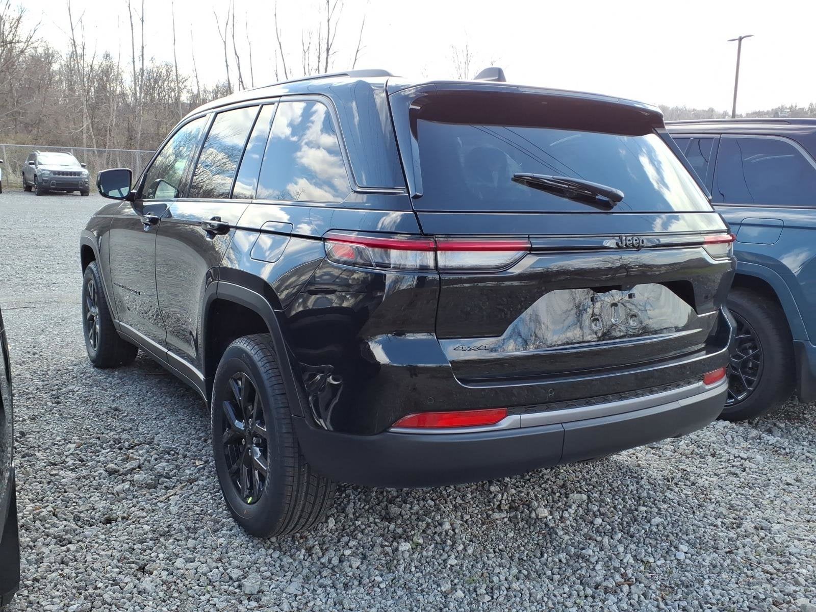 2026 Jeep Grand Cherokee Laredo Altitude