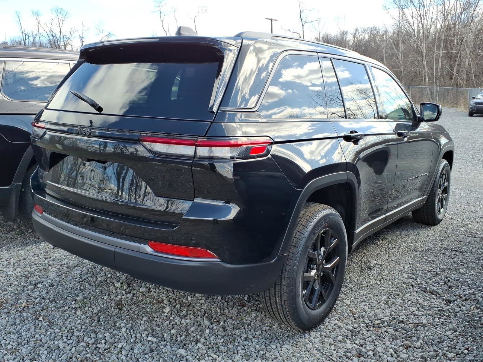 2026 Jeep Grand Cherokee Laredo Altitude