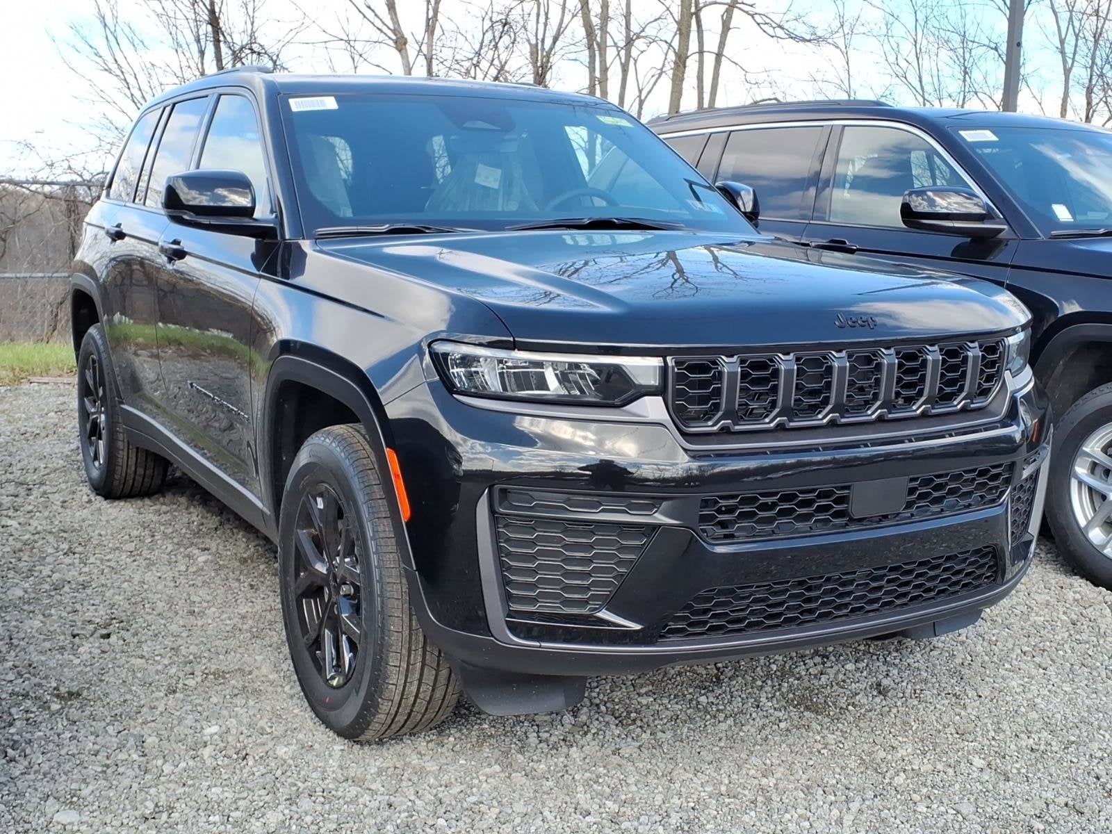 2026 Jeep Grand Cherokee Laredo Altitude
