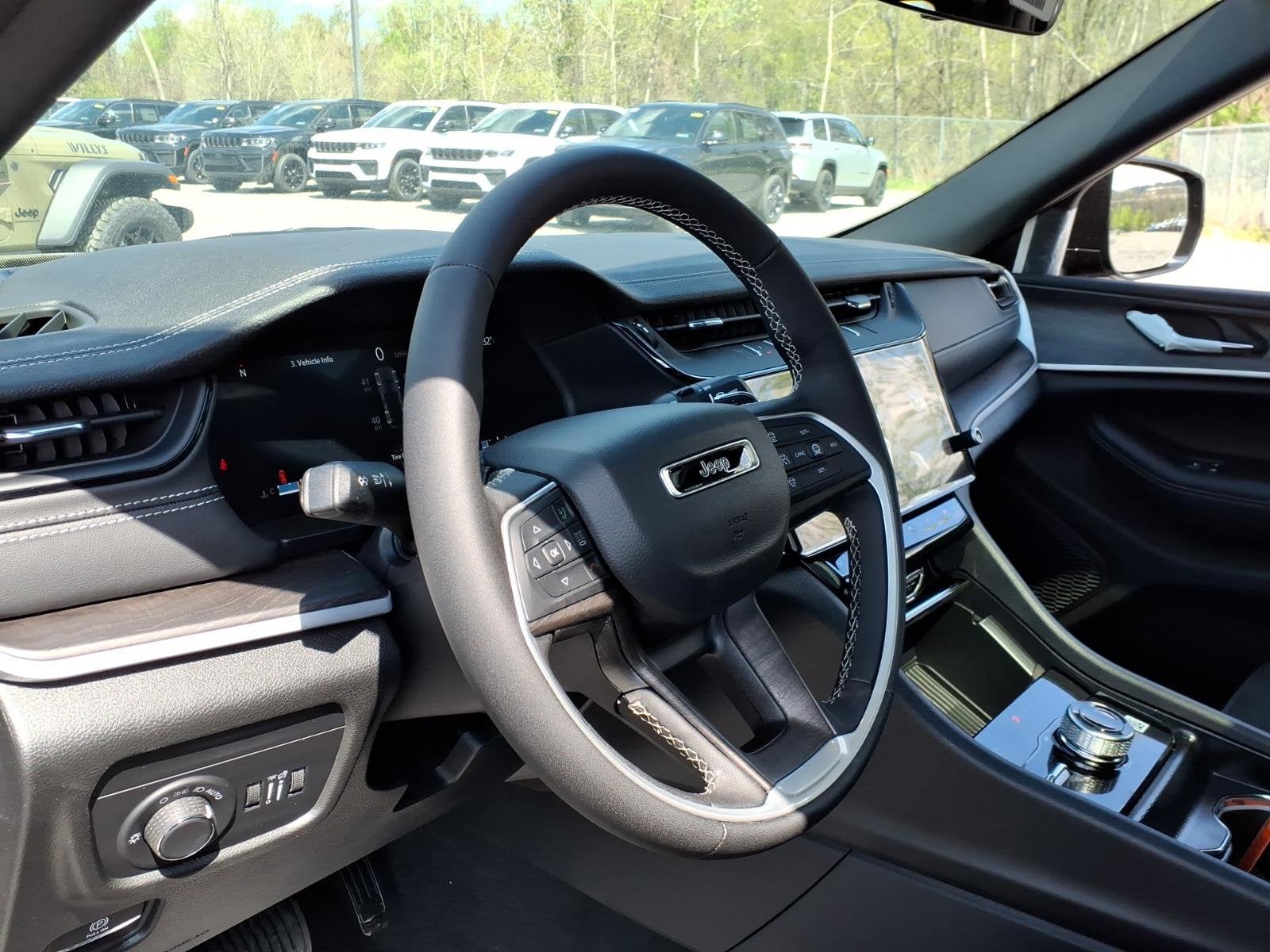 2026 Jeep Grand Cherokee Laredo Altitude