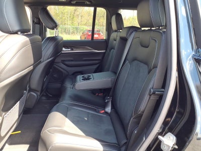 2026 Jeep Grand Cherokee Laredo Altitude