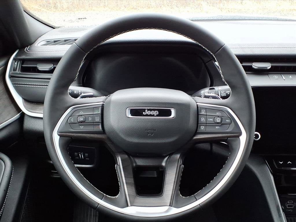 2026 Jeep Grand Cherokee Laredo Altitude