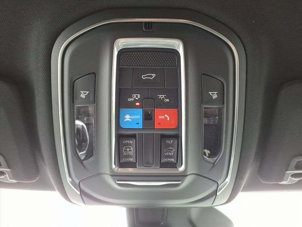 2026 Jeep Grand Cherokee Laredo Altitude