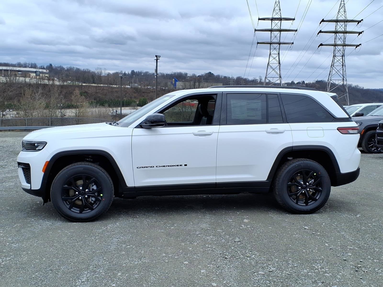 2026 Jeep Grand Cherokee Laredo Altitude