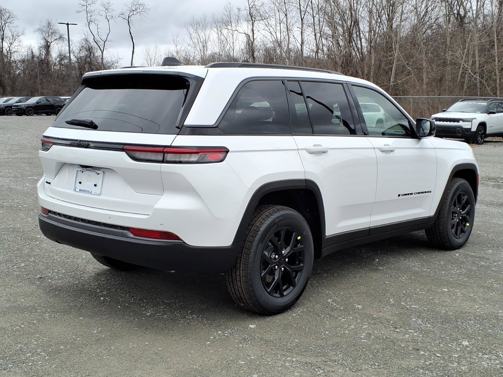 2026 Jeep Grand Cherokee Laredo Altitude
