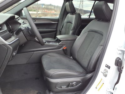 2026 Jeep Grand Cherokee Laredo Altitude