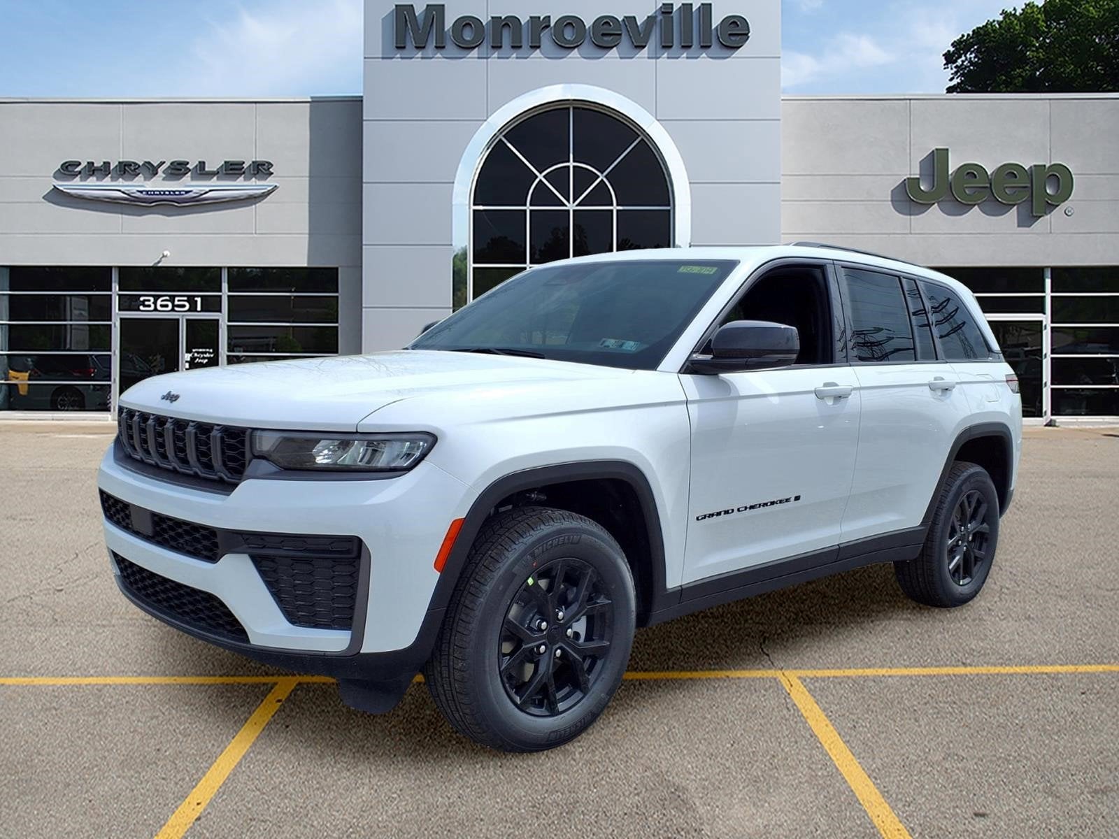 2026 Jeep Grand Cherokee Laredo Altitude