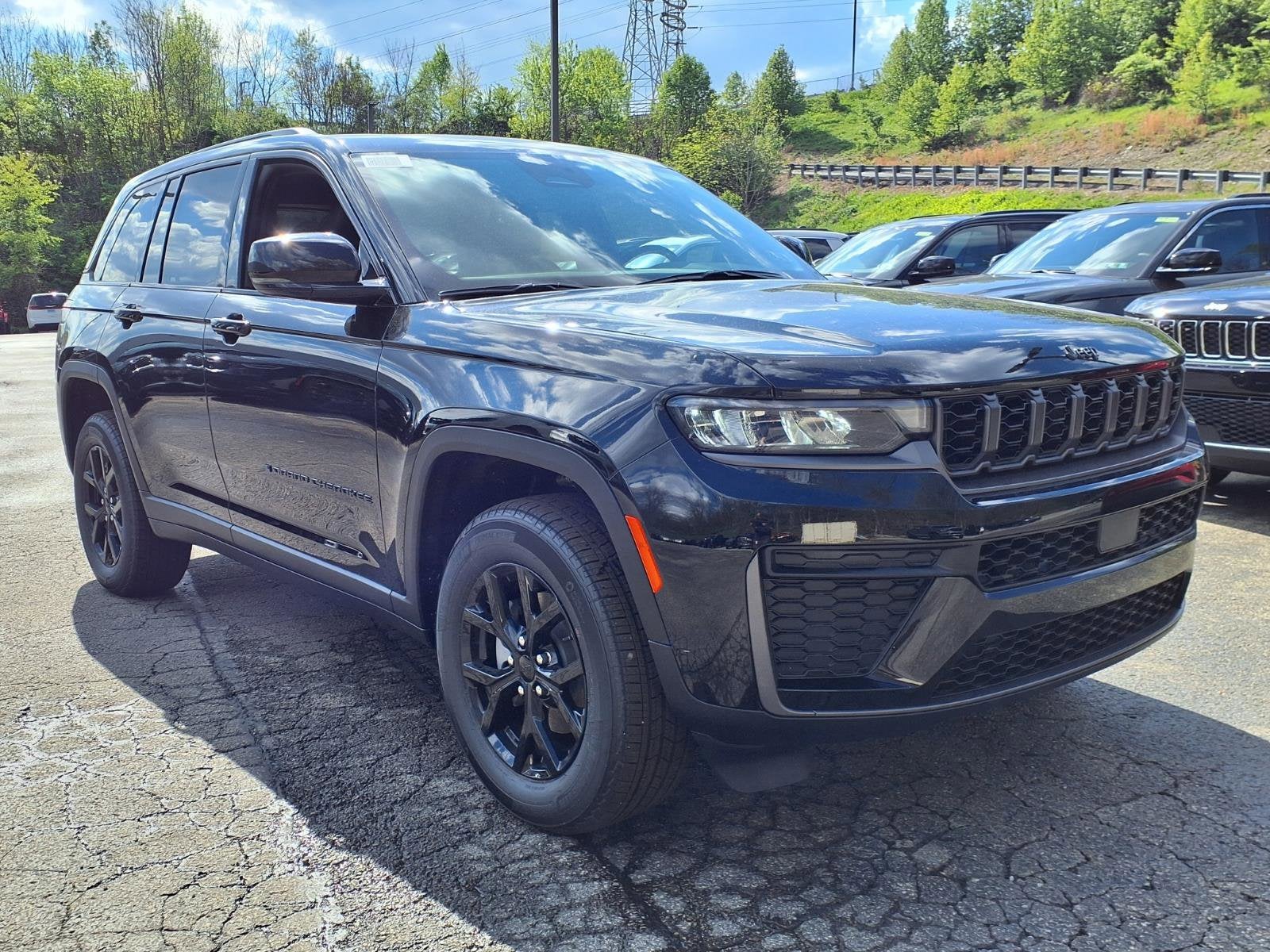 2026 Jeep Grand Cherokee Laredo Altitude