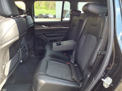2026 Jeep Grand Cherokee Laredo Altitude