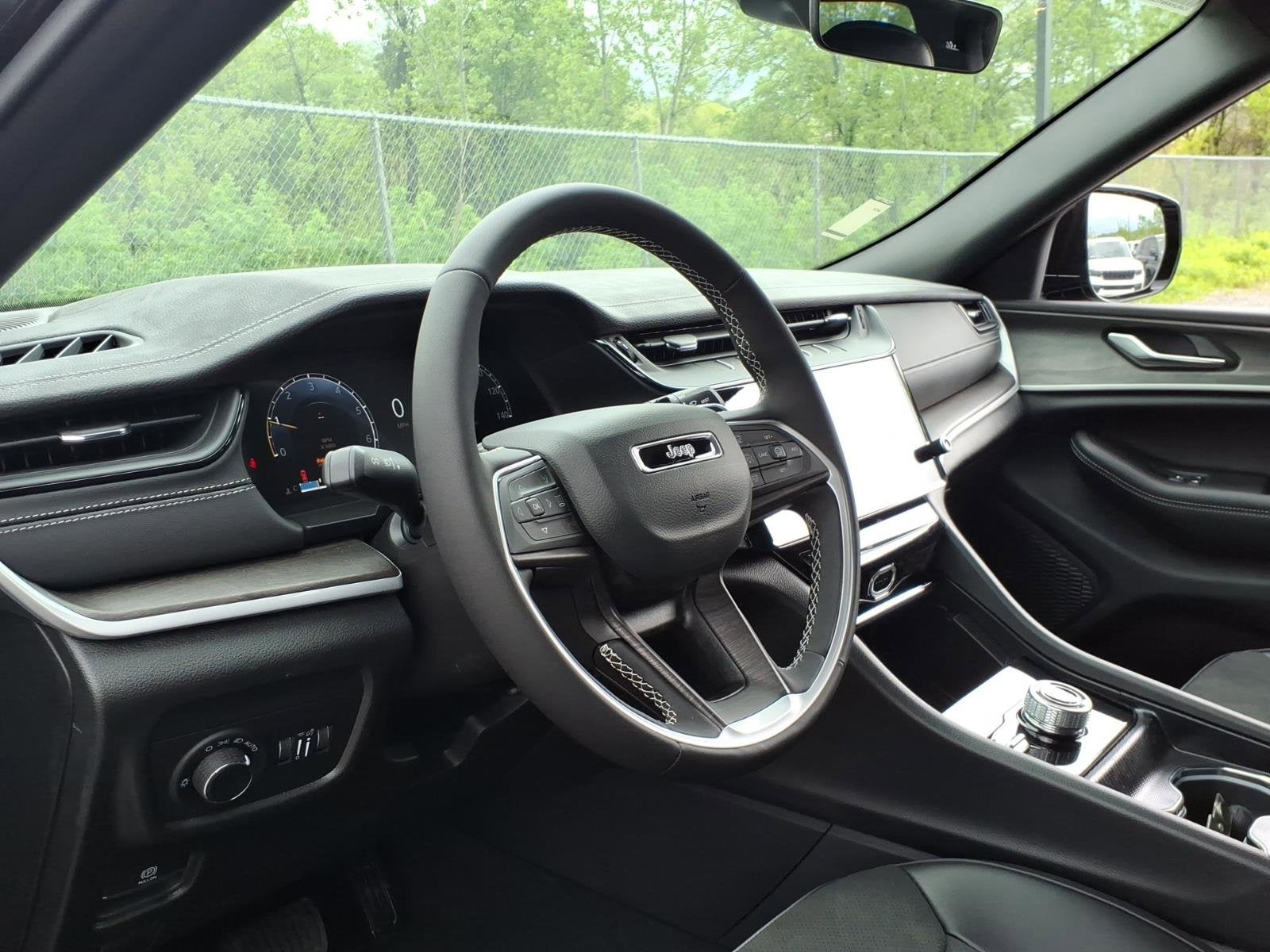 2026 Jeep Grand Cherokee Laredo Altitude