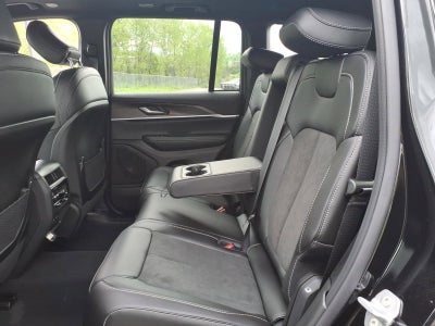 2026 Jeep Grand Cherokee Laredo Altitude