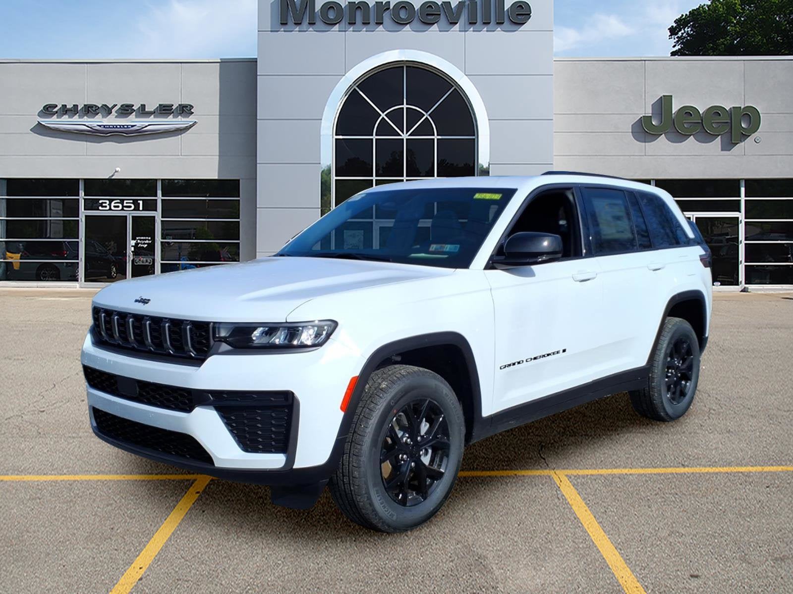 2026 Jeep Grand Cherokee Laredo Altitude