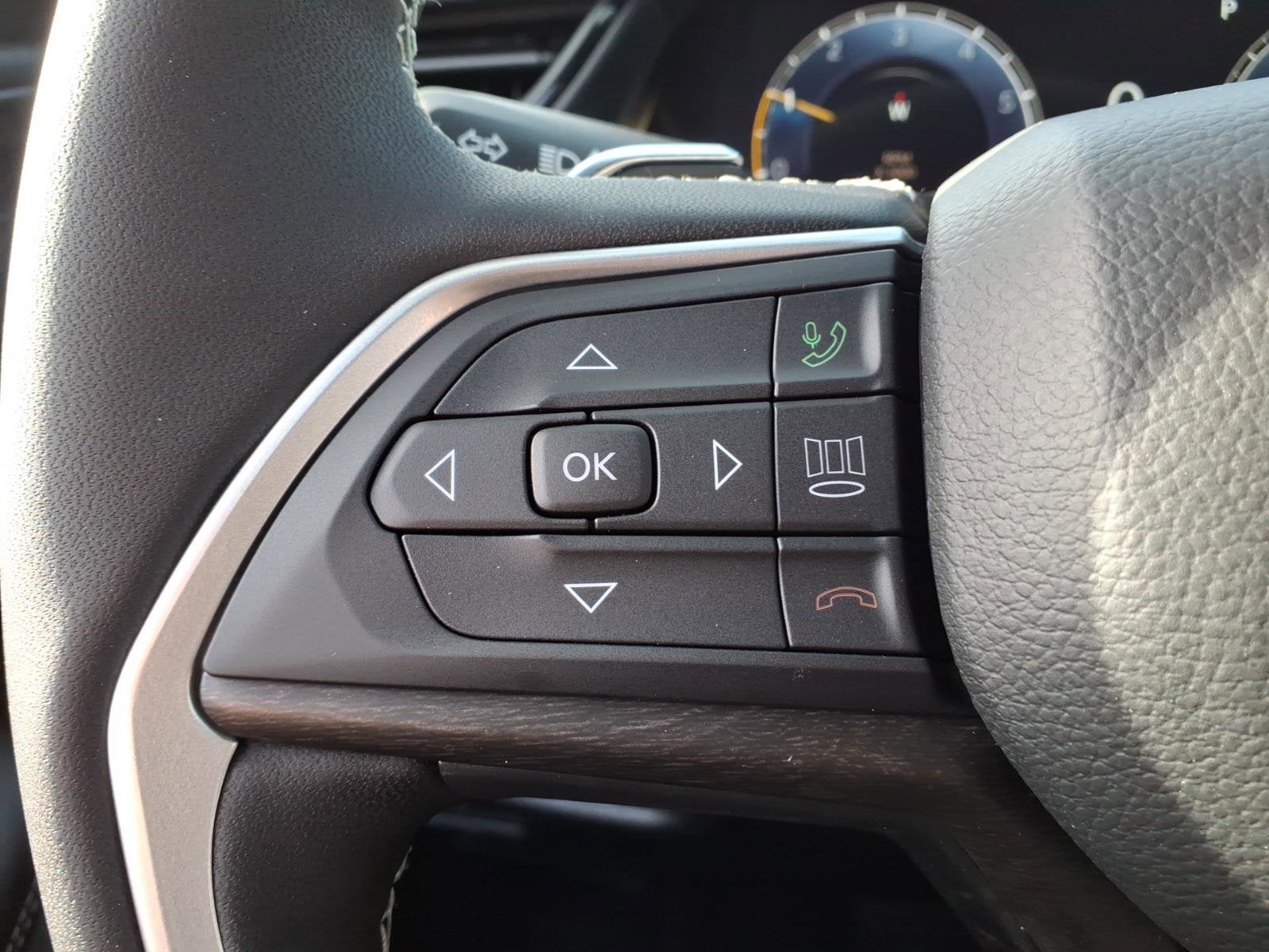 2026 Jeep Grand Cherokee Laredo Altitude