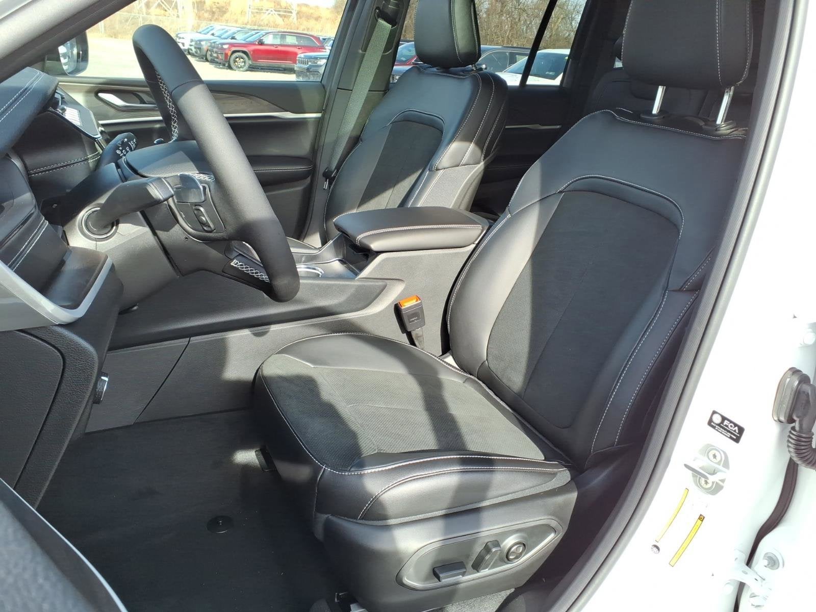 2026 Jeep Grand Cherokee Laredo Altitude