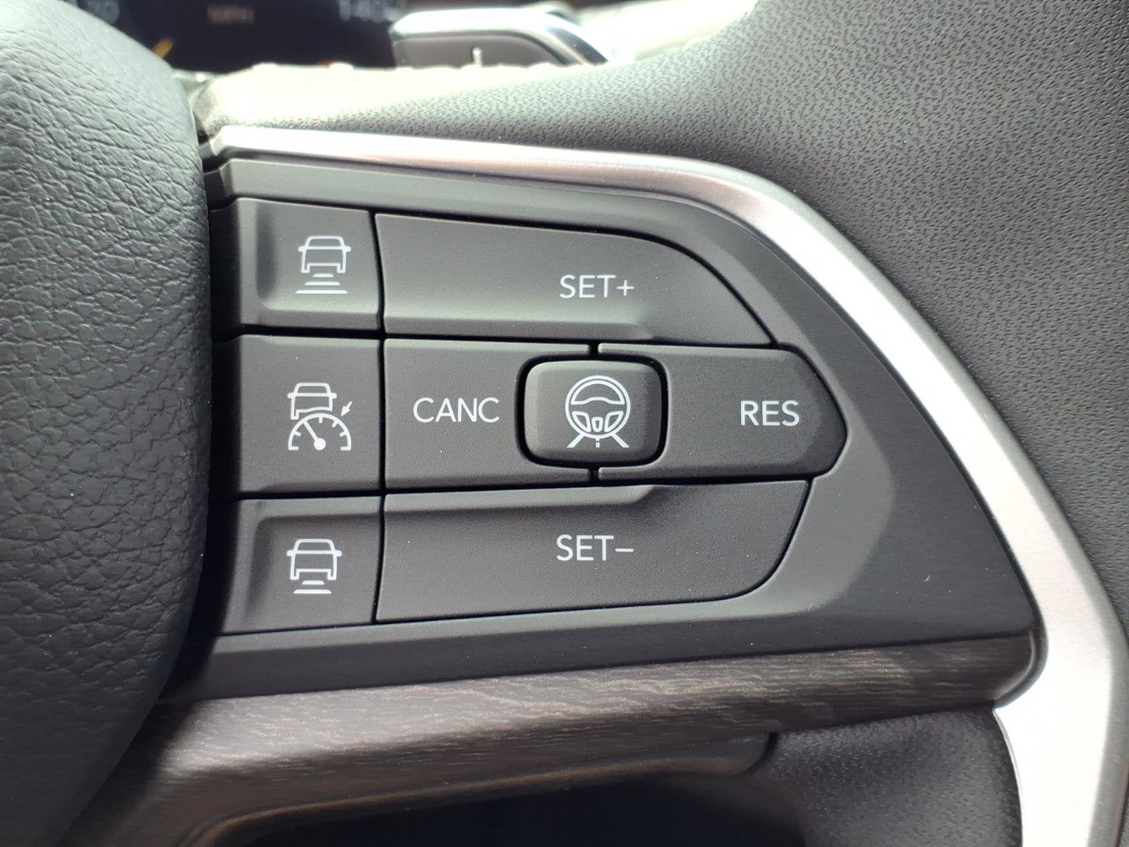 2026 Jeep Grand Cherokee Laredo Altitude