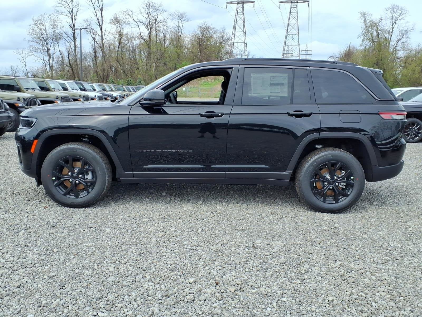 2026 Jeep Grand Cherokee Laredo Altitude