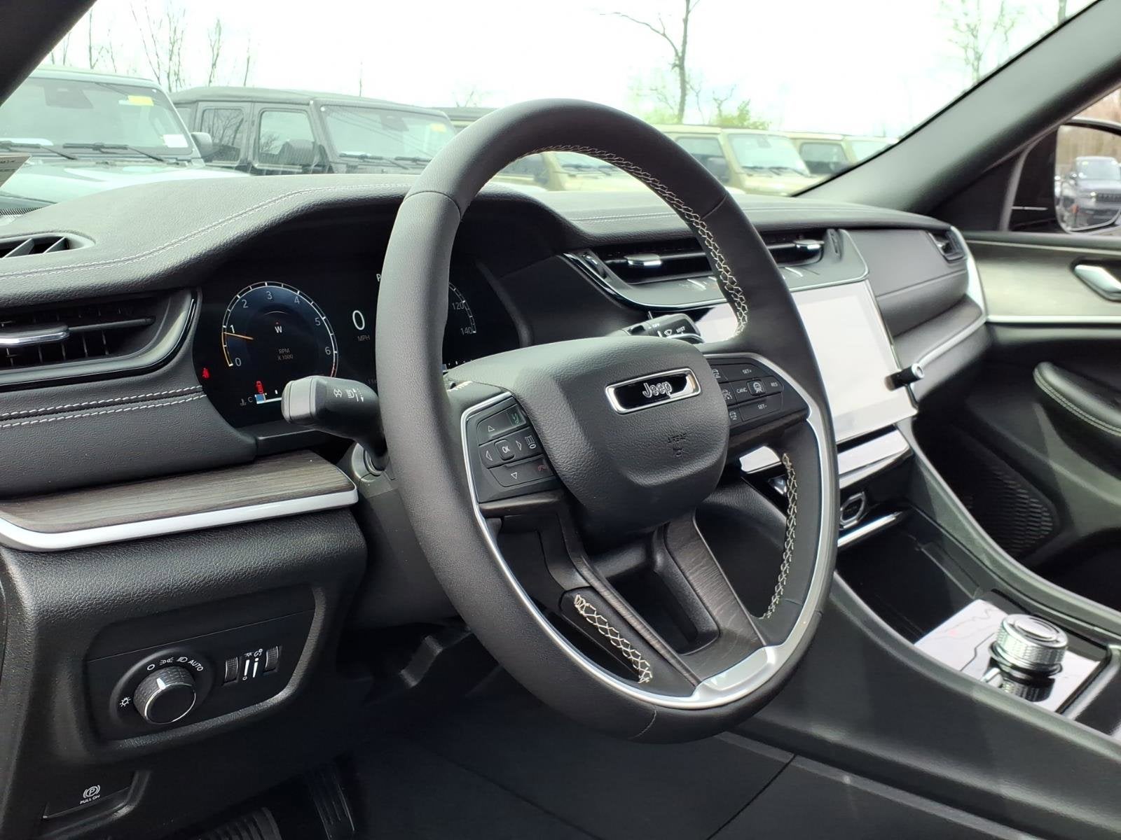 2026 Jeep Grand Cherokee Laredo Altitude