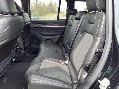 2026 Jeep Grand Cherokee Laredo Altitude