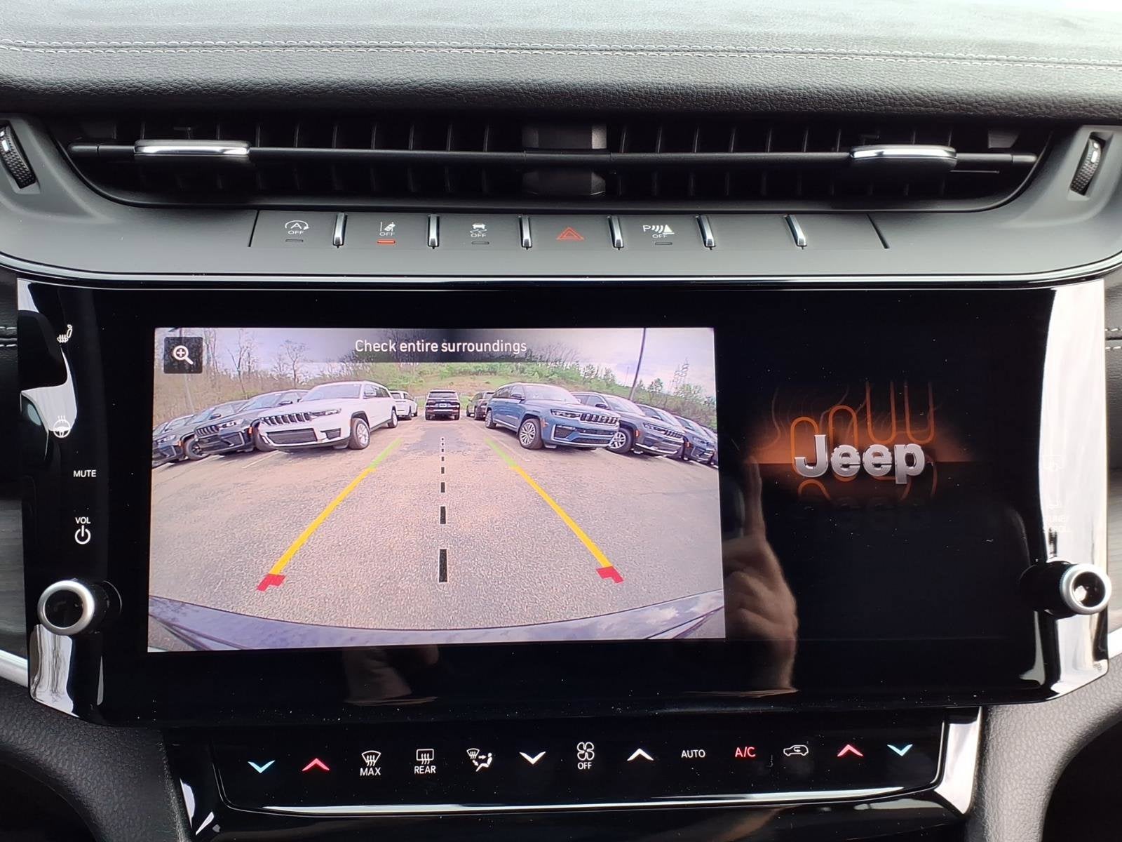 2026 Jeep Grand Cherokee Laredo Altitude