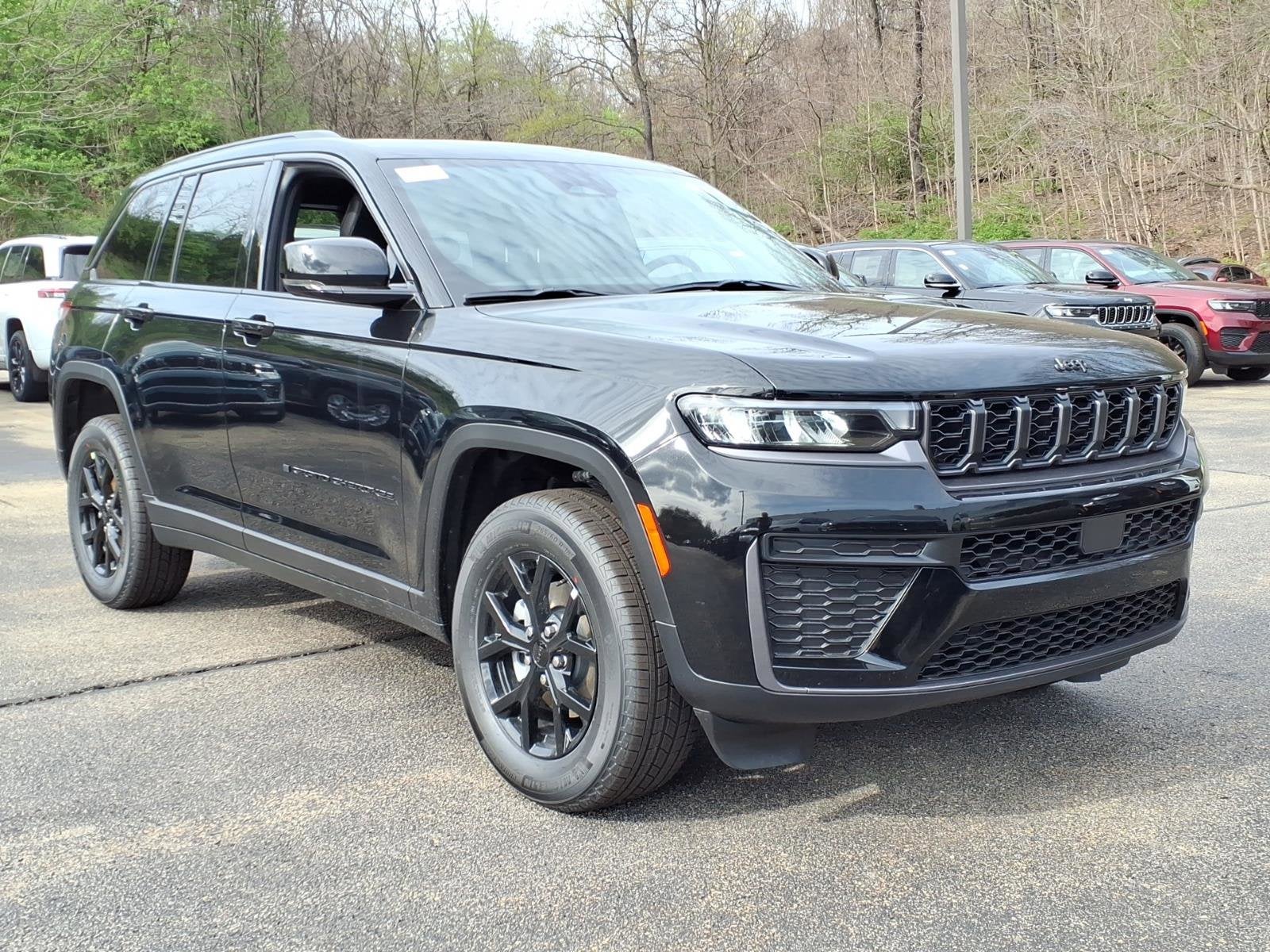 2026 Jeep Grand Cherokee Laredo Altitude