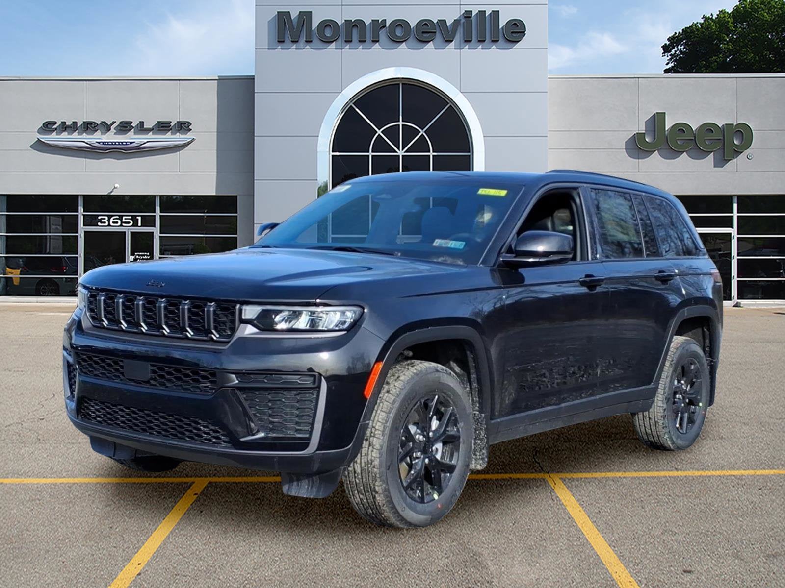 2026 Jeep Grand Cherokee Laredo Altitude