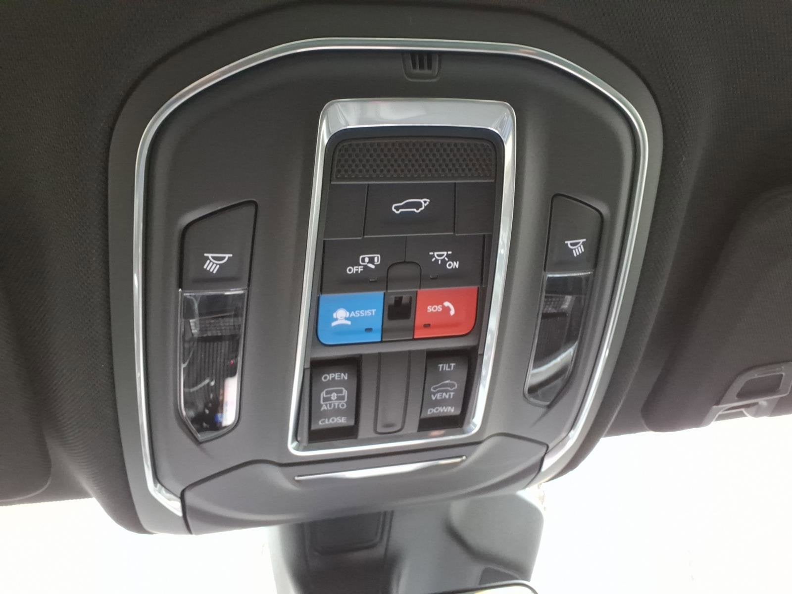 2026 Jeep Grand Cherokee Laredo Altitude