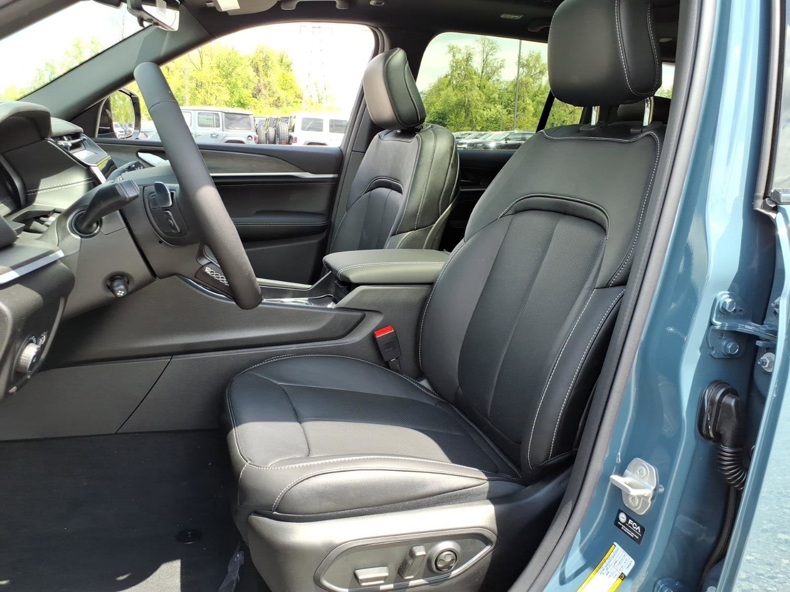 2026 Jeep Grand Cherokee Limited Reserve