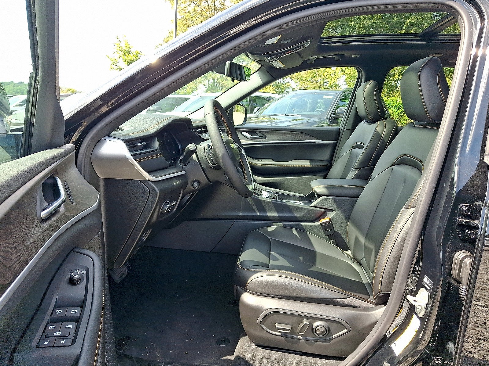 2026 Jeep Grand Cherokee 85th Anniversary Edition