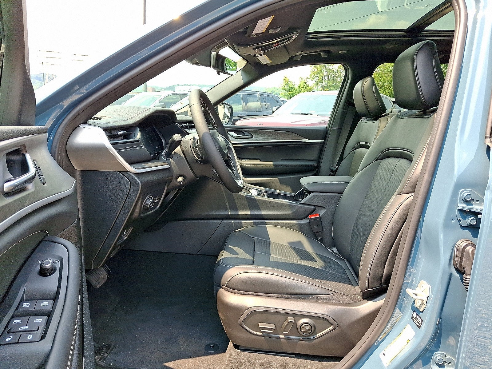 2026 Jeep Grand Cherokee Limited Reserve