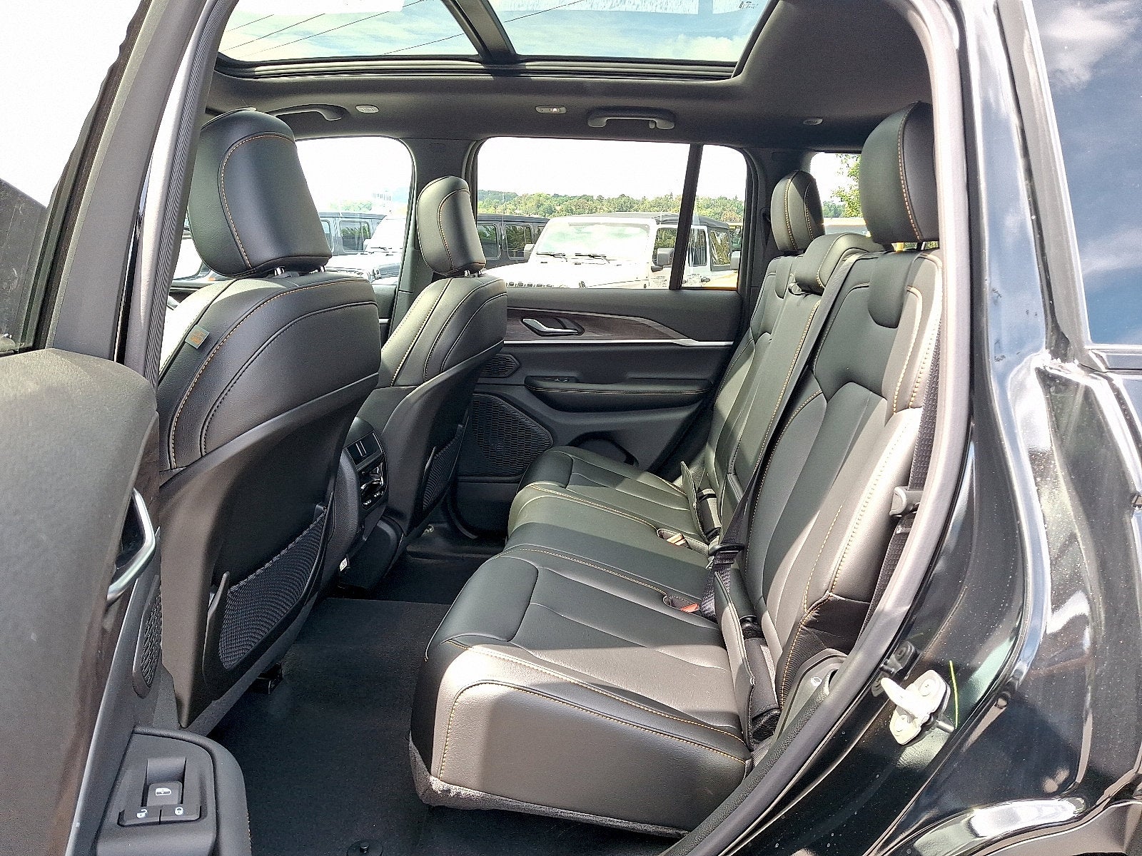 2026 Jeep Grand Cherokee 85th Anniversary Edition