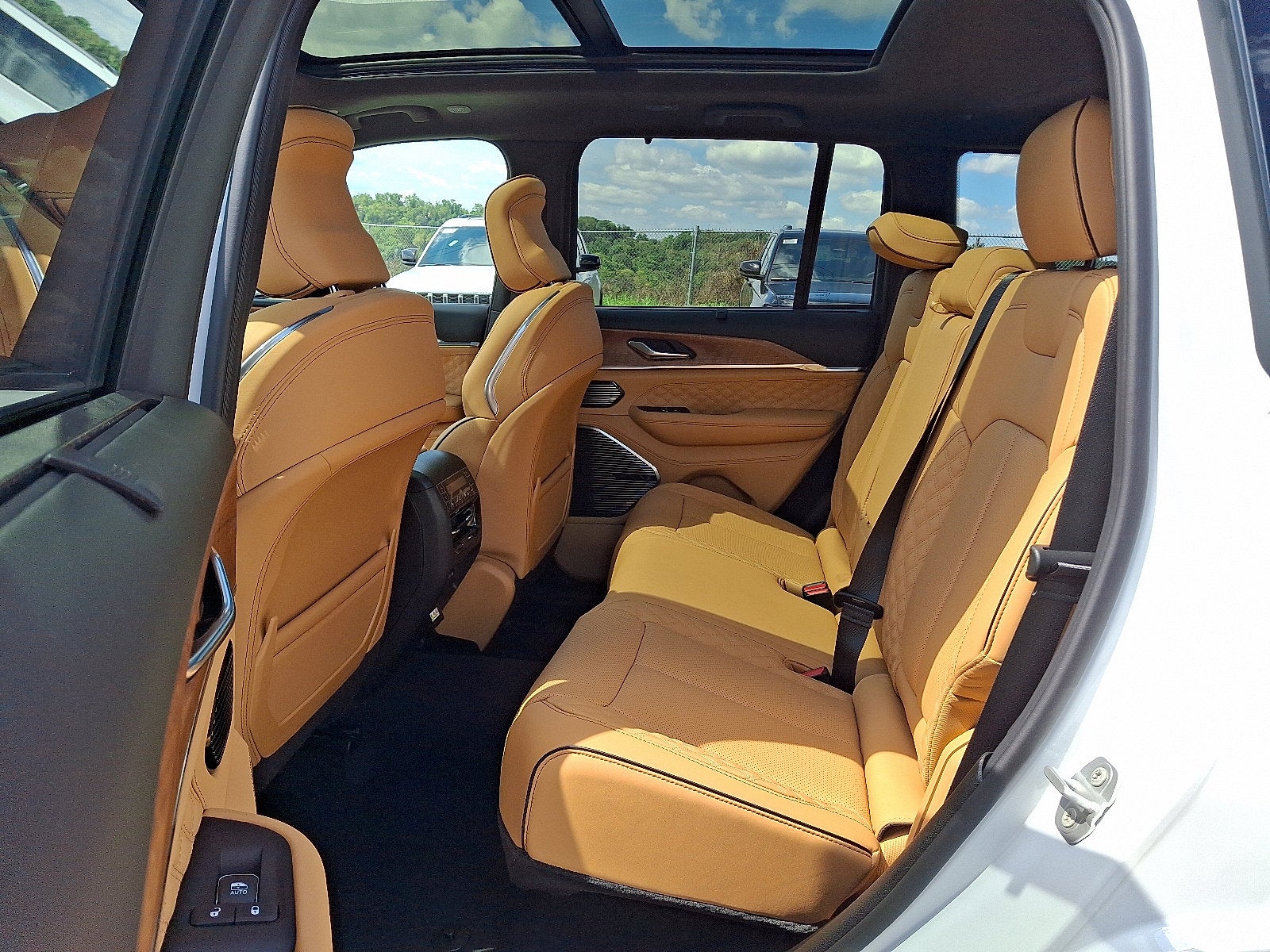 2027 Jeep Grand Cherokee Summit