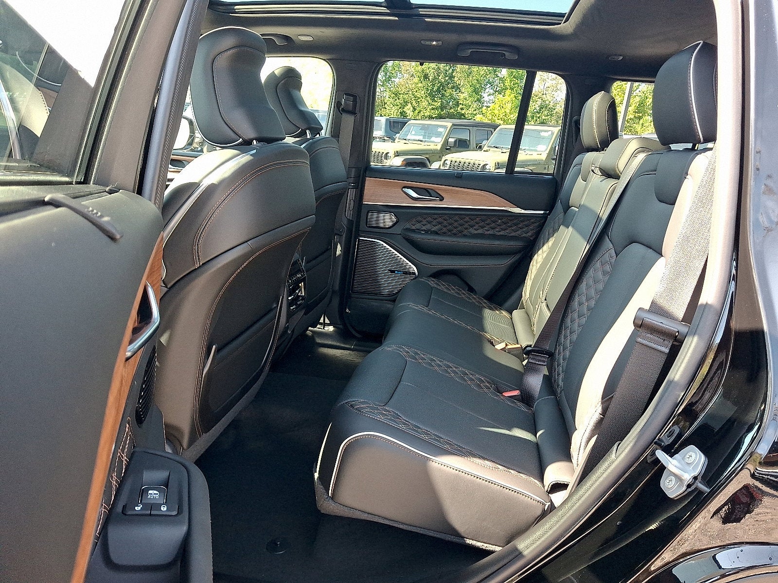2027 Jeep Grand Cherokee Summit