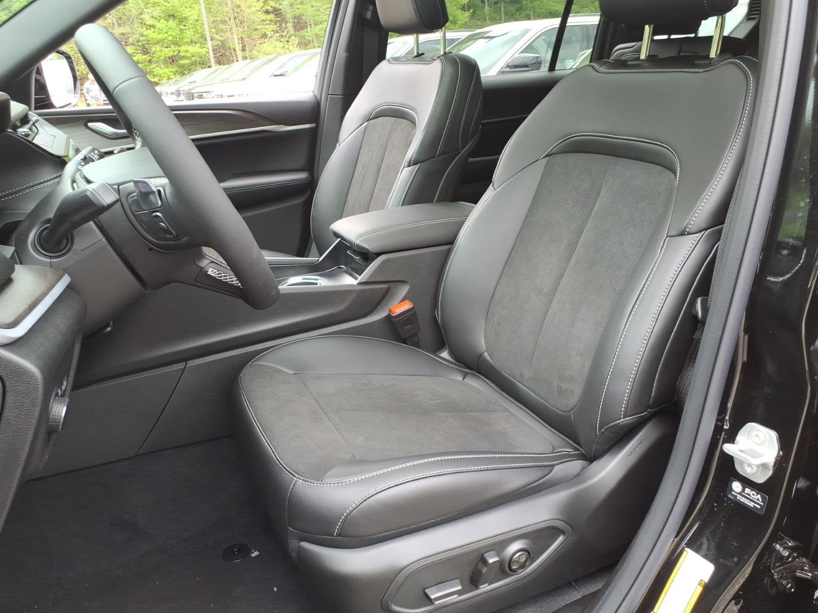 2026 Jeep Grand Cherokee L Laredo Altitude