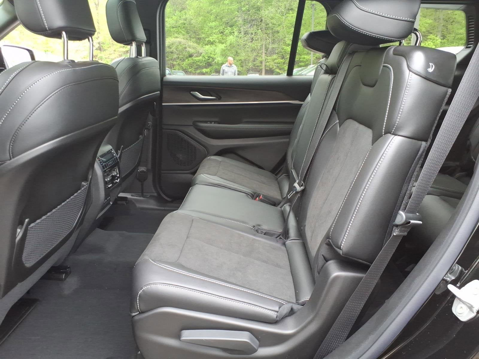 2026 Jeep Grand Cherokee L Laredo Altitude
